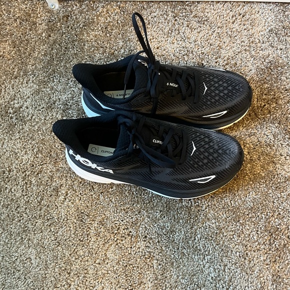 Clifton 9 hokas size 7.5 wide - Picture 2 of 10